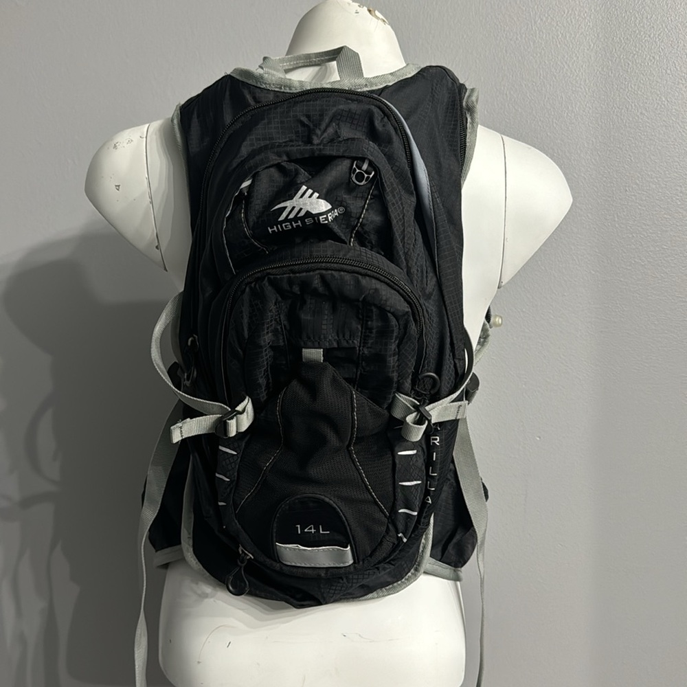 High sierra 14L Quick Shot Hiking Pack - Picture 10 of 11
